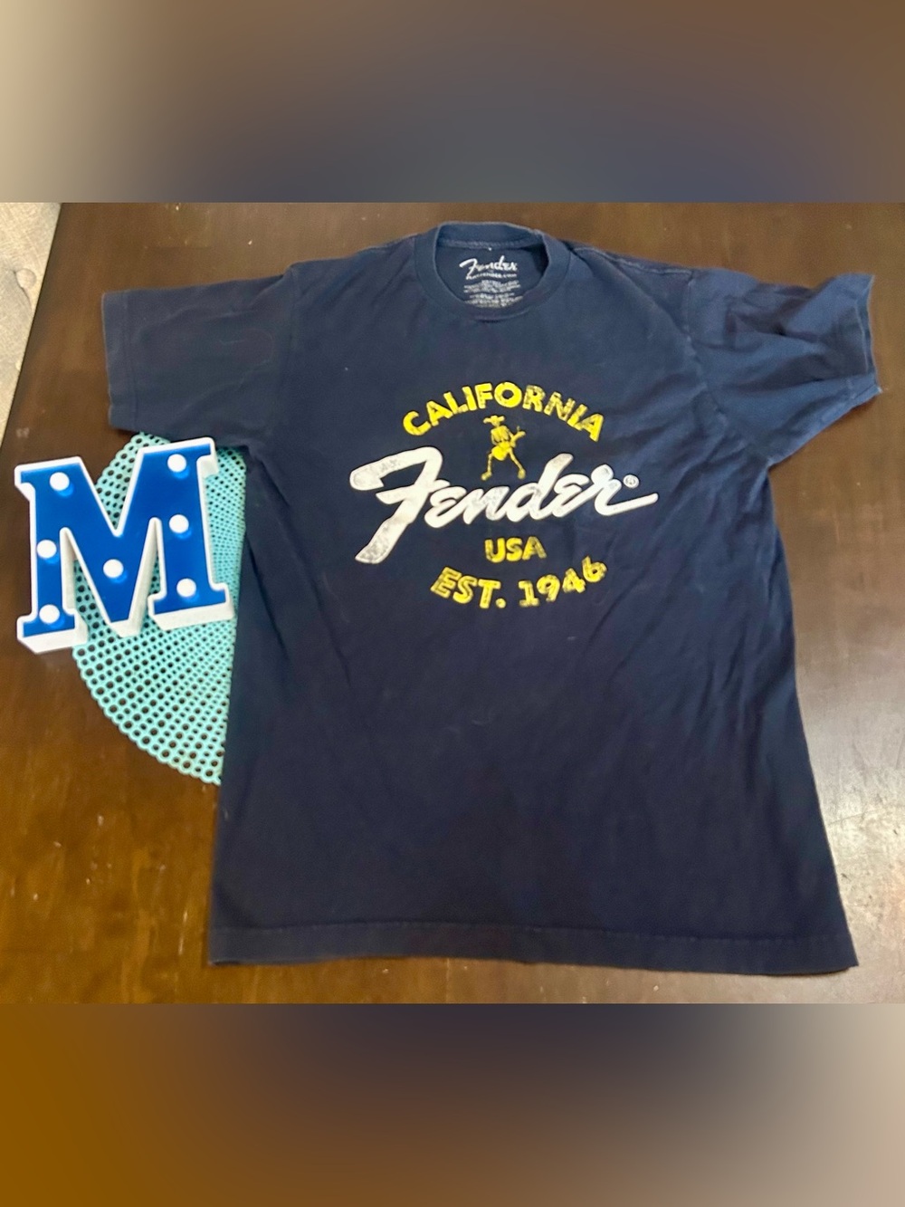 Fender Guitar T Shirt Men’s Medium Navy Blue,